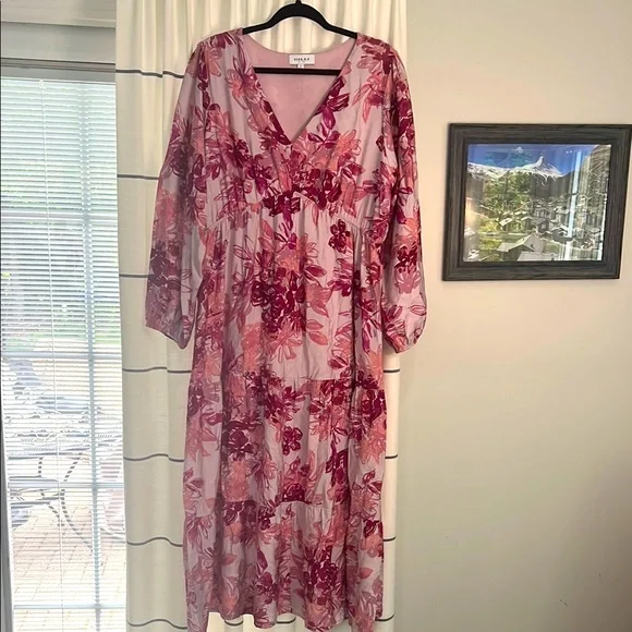 Gilli plus size floral Vneck dress - Picture 2 of 8